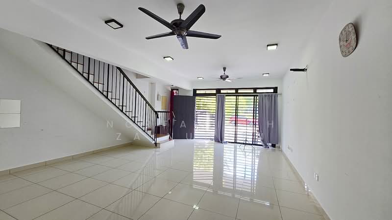 City of Elmina : Elmina Valley 1 untuk Untuk Dijual - RM 770,000, Mac 2026 - Living Room - PropertyGuru.com.my
