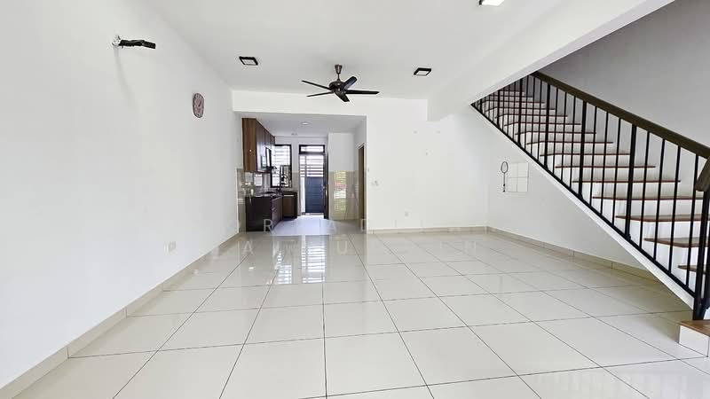 City of Elmina : Elmina Valley 1 untuk Untuk Dijual - RM 770,000, Mac 2026 - Living Room - PropertyGuru.com.my