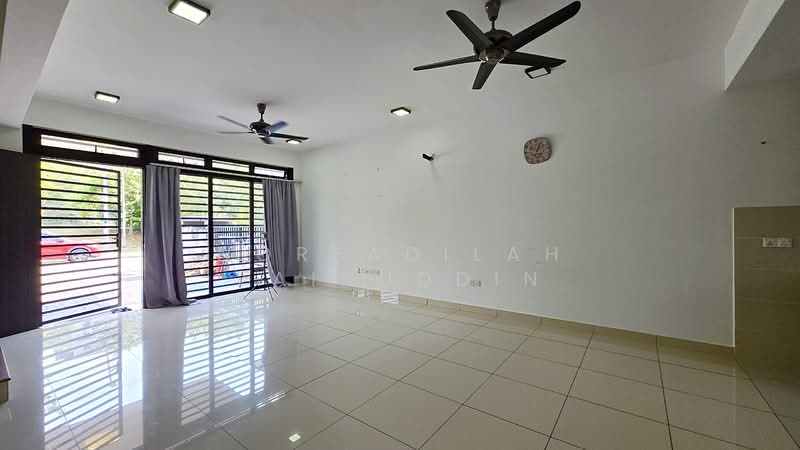 City of Elmina : Elmina Valley 1 untuk Untuk Dijual - RM 770,000, Mac 2026 - Living Room - PropertyGuru.com.my