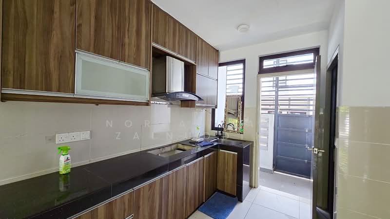 City of Elmina : Elmina Valley 1 untuk Untuk Dijual - RM 770,000, Mac 2026 - Kitchen - PropertyGuru.com.my