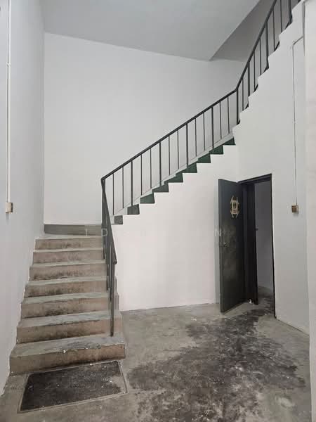 Factory for Rent in Taman Perindustrian Cemerlang (Ulu Tiram) - Iden Tan - Corridor - PropertyGuru.com.my