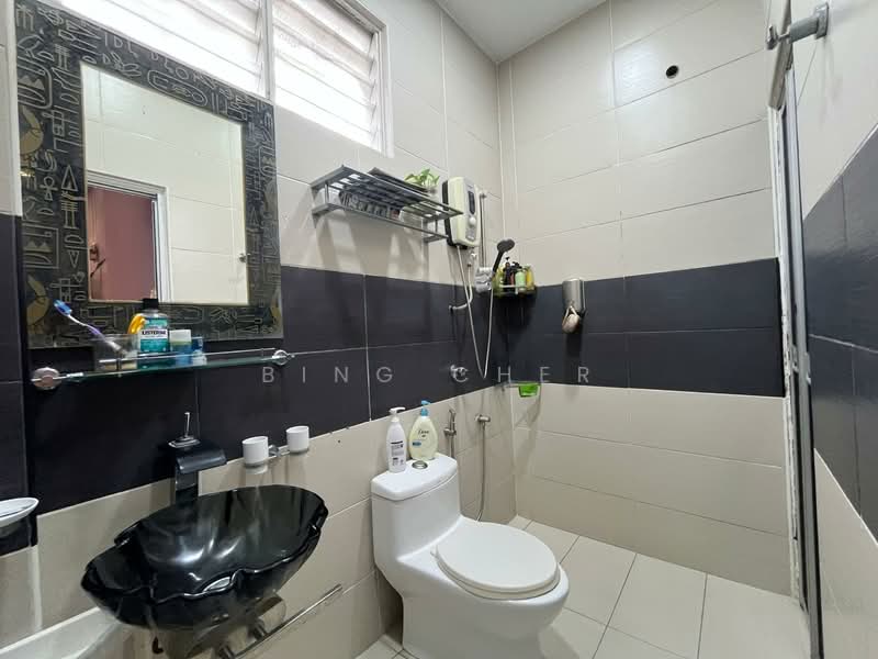 2-storey Terraced House for Sale in Taman Bukit Mayang Emas (Petaling Jaya) - Bing Cher - Bathroom - PropertyGuru.com.my