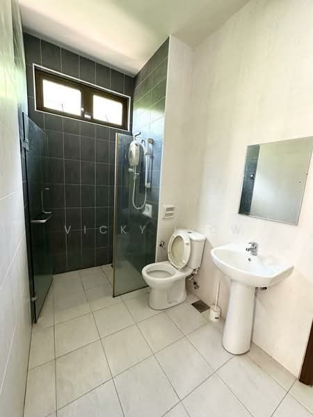Semi-Detached House for Rent in Kawasan Perumahan Sungai Emas (Batu Ferringhi) - Vicky Leow - Bathroom - PropertyGuru.com.my