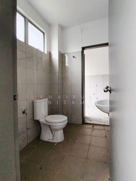 Rumah Teres 2 Tingkat untuk Dijual di Sepang (Selangor) - Khairul Nizam - Bathroom - PropertyGuru.com.my