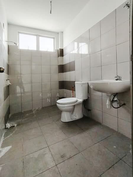 Rumah Teres 2 Tingkat untuk Dijual di Sepang (Selangor) - Khairul Nizam - Bathroom - PropertyGuru.com.my