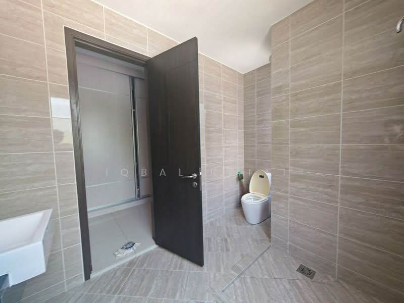 Semi-Detached House for Sale in Seremban (Negeri Sembilan) - Iqbal Rafei - Bathroom - PropertyGuru.com.my