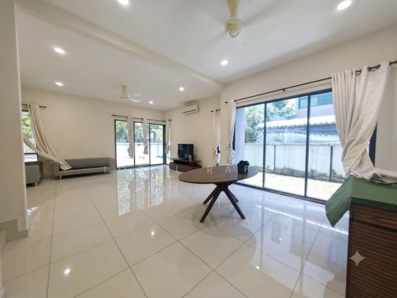 Rumah Berkembar untuk Dijual di Seremban (Negeri Sembilan) - Iqbal Rafei - Living Room - PropertyGuru.com.my