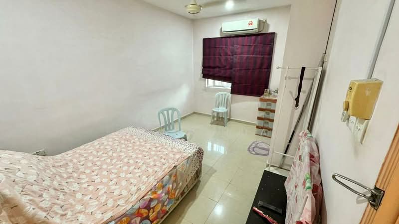 2-storey Terraced House for Sale in Taman Century (Johor Bahru) - Kexin Hua - Bedroom - PropertyGuru.com.my