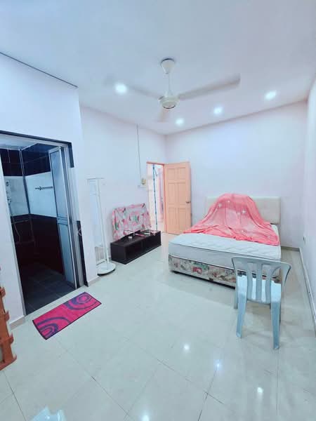 2-storey Terraced House for Sale in Taman Century (Johor Bahru) - Kexin Hua - Bedroom - PropertyGuru.com.my