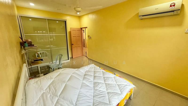 2-storey Terraced House for Sale in Taman Century (Johor Bahru) - Kexin Hua - Bedroom - PropertyGuru.com.my