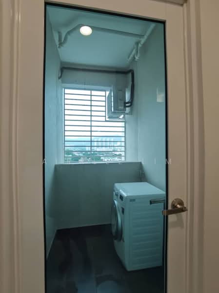 Straits Garden Suite untuk Untuk Disewa - RM 2,100 /bulan, Mac 2026 - Balcony - PropertyGuru.com.my