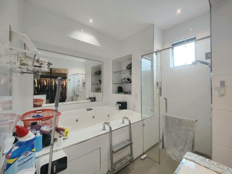 Semi-Detached House for Sale in Austin Perdana (Tebrau) - Max Loh - Bathroom - PropertyGuru.com.my