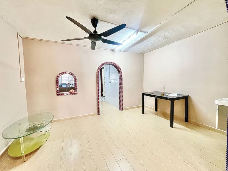 Taman Sri Muda untuk Untuk Dijual - RM 350,000, Mac 2026 - Living Room - PropertyGuru.com.my