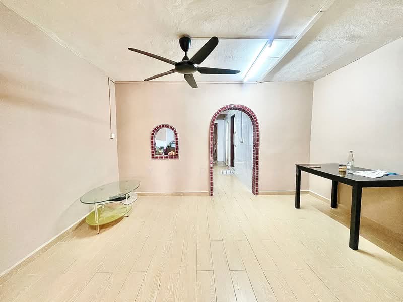 Taman Sri Muda untuk Untuk Dijual - RM 350,000, Mac 2026 - Living Room - PropertyGuru.com.my