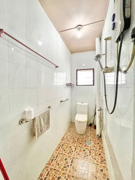 Taman Sri Muda untuk Untuk Dijual - RM 350,000, Mac 2026 - Bathroom - PropertyGuru.com.my