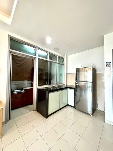 Lake View Suites untuk Untuk Disewa - RM 2,300 /bulan, Mac 2026 - Kitchen - PropertyGuru.com.my