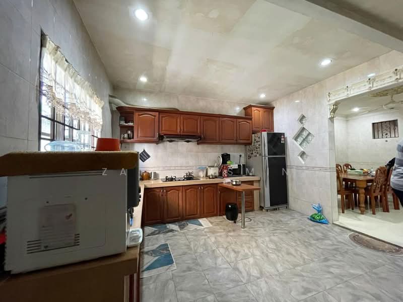 2-storey Terraced House for Sale in Bandar Putra Permai (Seri Kembangan) - Zaty Jasmin - Kitchen - PropertyGuru.com.my