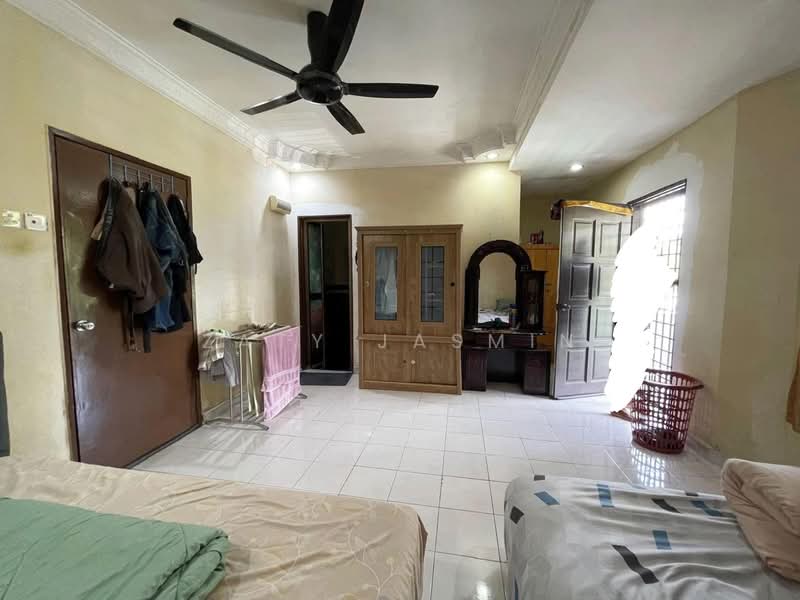 2-storey Terraced House for Sale in Bandar Putra Permai (Seri Kembangan) - Zaty Jasmin - Bedroom - PropertyGuru.com.my