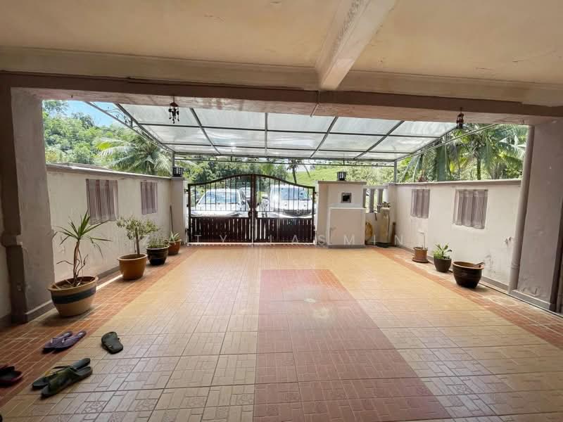 2-storey Terraced House for Sale in Bandar Putra Permai (Seri Kembangan) - Zaty Jasmin - Exterior - PropertyGuru.com.my
