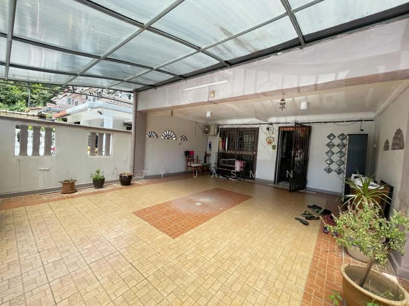 2-storey Terraced House for Sale in Bandar Putra Permai (Seri Kembangan) - Zaty Jasmin - Exterior - PropertyGuru.com.my