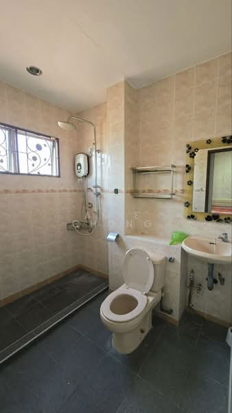 Bercham Double Storey Terrace House Fully Renovated For Sale untuk Untuk Dijual - RM 430,000, Mac 2026 - Bathroom - PropertyGuru.com.my