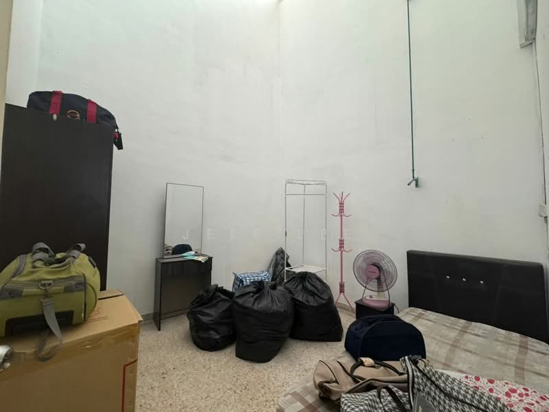 1-storey Terraced House for Sale in Taman Perling (Perling) - Jeff Lee - Bedroom - PropertyGuru.com.my