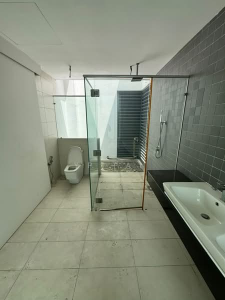 Rumah Banglo untuk Dijual di Alam Damai (Cheras) - YP Tan - Bathroom - PropertyGuru.com.my