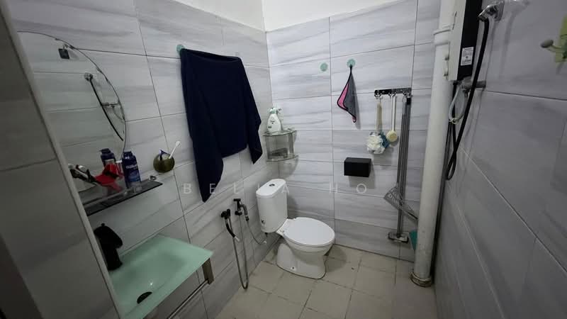 Taman Sri Kulai Baru 2 untuk Untuk Disewa - RM 1,800 /bulan, Mac 2026 - Bathroom - PropertyGuru.com.my