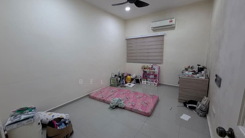 Taman Sri Kulai Baru 2 untuk Untuk Disewa - RM 1,800 /bulan, Mac 2026 - Bedroom - PropertyGuru.com.my