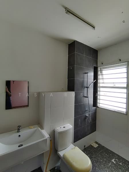 2-storey Terraced House for Sale in Bandar Puncak Alam (Puncak Alam) - Tasya Ruslan - Bathroom - PropertyGuru.com.my