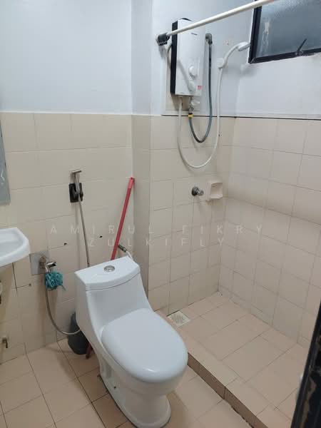 Condominium for Rent at Cyberia Smart Homes - Amirul Fikry Zulkifly - Bathroom - PropertyGuru.com.my