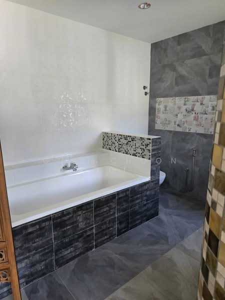 4.5-storey Terraced House for Sale in Bukit Antarabangsa (Ulu Kelang) - Guat Choon Ooi - Bathroom - PropertyGuru.com.my