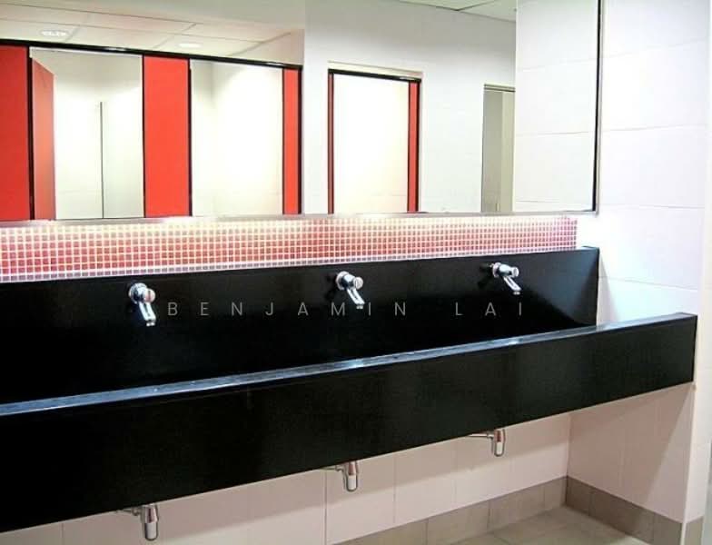 Seksyen 19, PJ Wisma Kemajuan 5th Floor Warehouse For Rent untuk Untuk Disewa - RM 60,637 /bulan, Mac 2026 - Bathroom - PropertyGuru.com.my