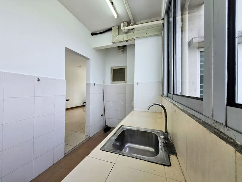 Condominium for Sale at Seri Puteri - Zul Syafiq - Kitchen - PropertyGuru.com.my