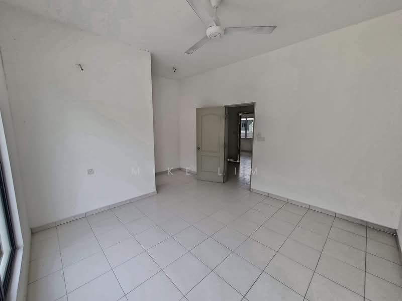 Rumah Teres 2 Tingkat untuk Dijual di Semenyih (Selangor) - Mike Lim - Living Room - PropertyGuru.com.my
