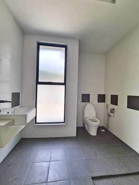 Rumah Teres 2 Tingkat untuk Dijual di Semenyih (Selangor) - Mike Lim - Bathroom - PropertyGuru.com.my