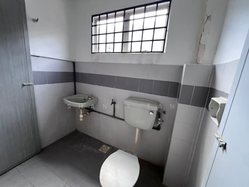 Rumah Teres untuk Dijual di Bandar Sungai Long (Selangor) - Shanny Tan - Bathroom - PropertyGuru.com.my