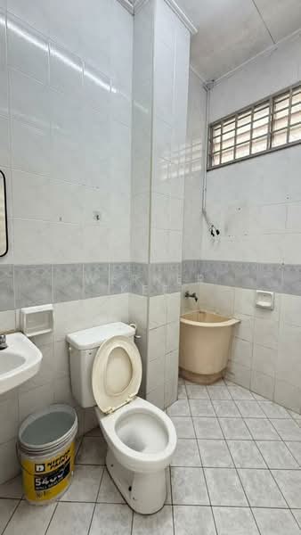 Jalan Permas 16 untuk Untuk Dijual - RM 548,000, Mac 2026 - Bathroom - PropertyGuru.com.my