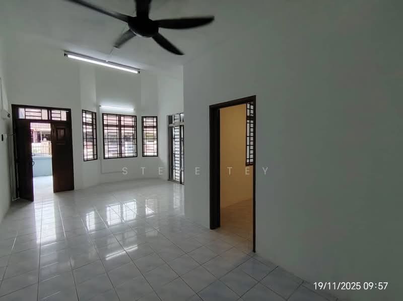 2-storey Terraced House for Sale in Johor Bahru (Johor) - Steve Tey - Living Room - PropertyGuru.com.my