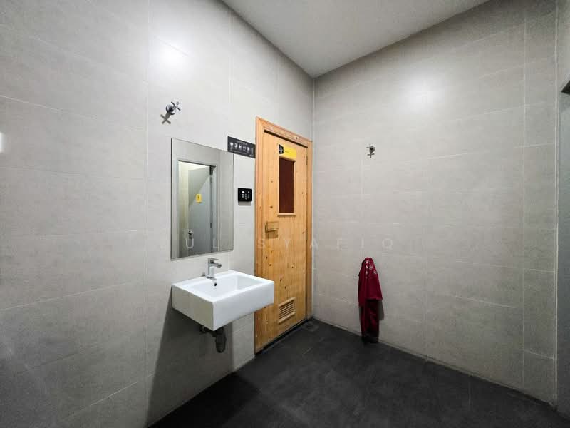 Service Residence for Sale at Ten Kinrara - Zul Syafiq - Bathroom - PropertyGuru.com.my