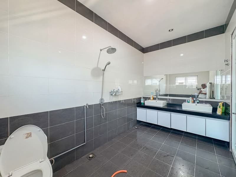 Rasah Kemayan untuk Untuk Dijual - RM 2,500,000, Mac 2026 - Bathroom - PropertyGuru.com.my