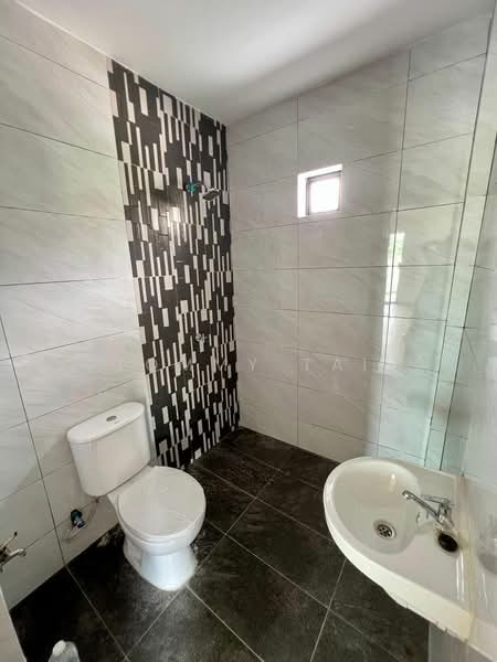 Kampung Mahmoodiah Kampungs Mahmoodiahs untuk Untuk Dijual - RM 1,280,000, Mac 2026 - Bathroom - PropertyGuru.com.my