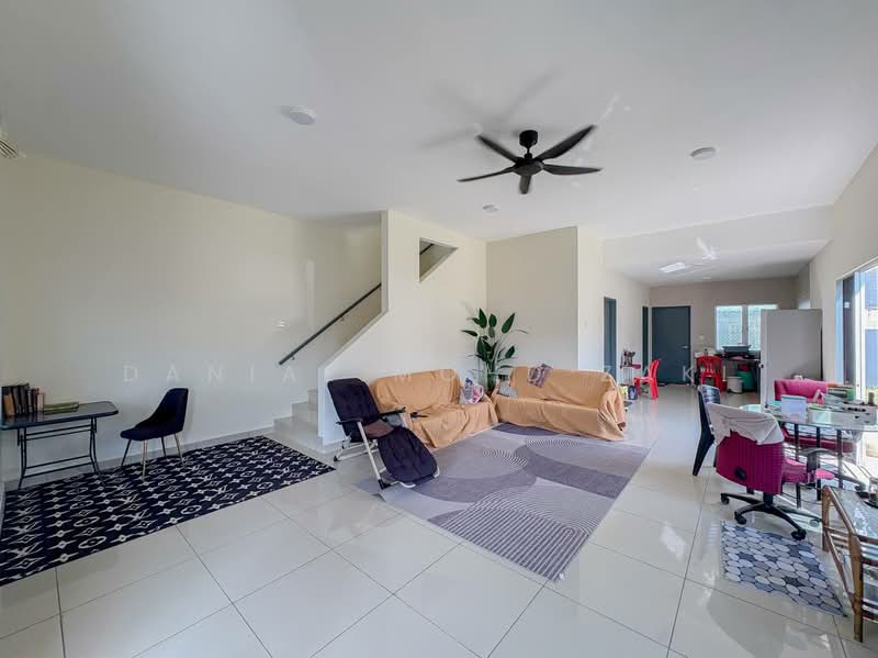 2-storey Terraced House for Sale in Taman Vista Mutiara (Bandar Sungai Long) - Danial Mohd Zaki - Living Room - PropertyGuru.com.my