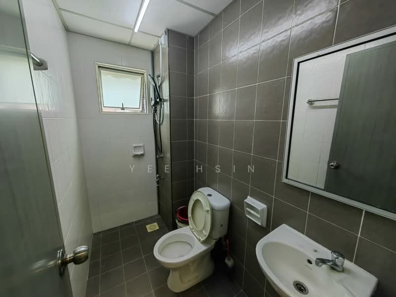 Service Residence for Sale at SuriaMas Suites - Yee Hsin - Bathroom - PropertyGuru.com.my