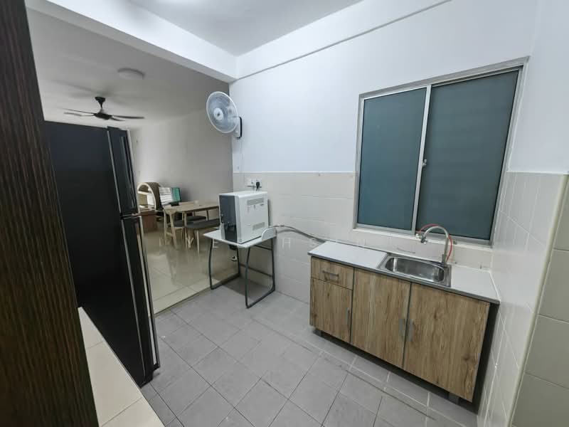 Service Residence for Sale at SuriaMas Suites - Yee Hsin - Kitchen - PropertyGuru.com.my