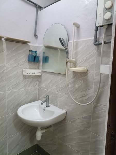 Apartment for Sale at Sri Anggerik 1 - Ray Lee - Bathroom - PropertyGuru.com.my