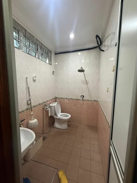 Bukit Gambir untuk Untuk Dijual - RM 1,300,000, Mac 2026 - Bathroom - PropertyGuru.com.my