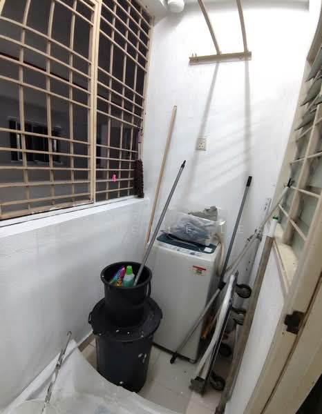 Kemuning Aman untuk Untuk Disewa - RM 1,350 /bulan, Mac 2026 - Balcony - PropertyGuru.com.my