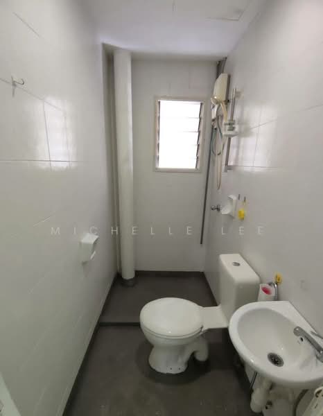 Kemuning Aman untuk Untuk Disewa - RM 1,350 /bulan, Mac 2026 - Bathroom - PropertyGuru.com.my