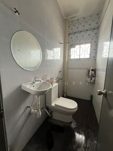 Terraced House for Sale in Shah Alam (Selangor) - Aliff Iqbal - Bathroom - PropertyGuru.com.my